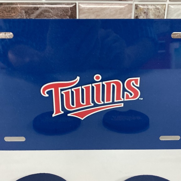 Minnesota Twins License Plate With Cup Holder Inserts - Picture 2 of 4